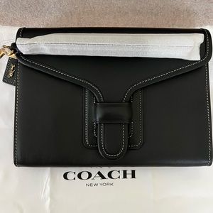 NWT 89331 Courier Clutch Wristlet Glovetanned Leather